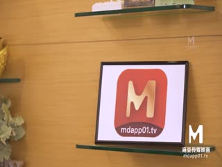 【国产】天美传媒国产原创AV中文字幕TM0149躲衣柜修水龙头正片