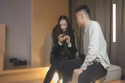 3800高端外围，水汪汪大眼睛，含情脉脉谁能扛得住，极品女神名副其实