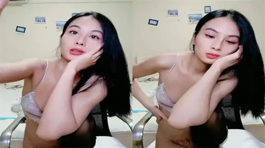 黑丝苗条贫乳痴女左右开弓 双飞3P玩到爽