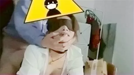 成都露脸调教，小老婆第一次戴尾巴，直接求饶，啃着...